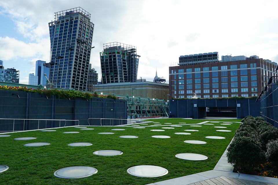 Free summer activities in NYC: Pier 57 rooftop park