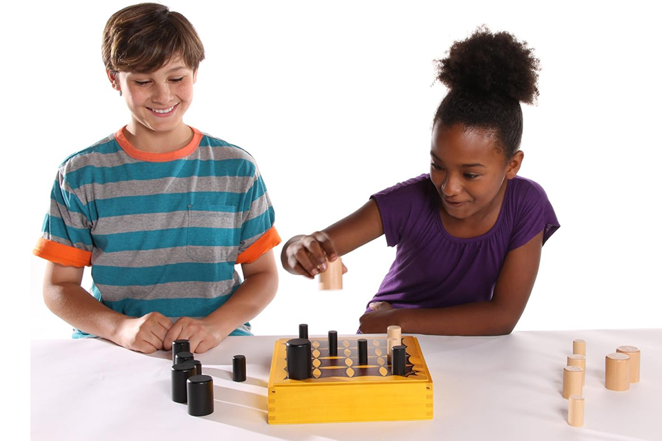 Gobblet! is a Best Board Games for Family Game Night