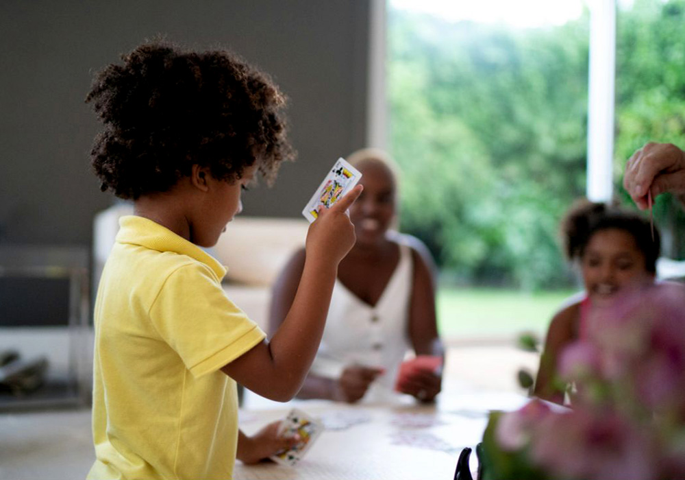 Playing dinner table games can really help the family bond at mealtime. 