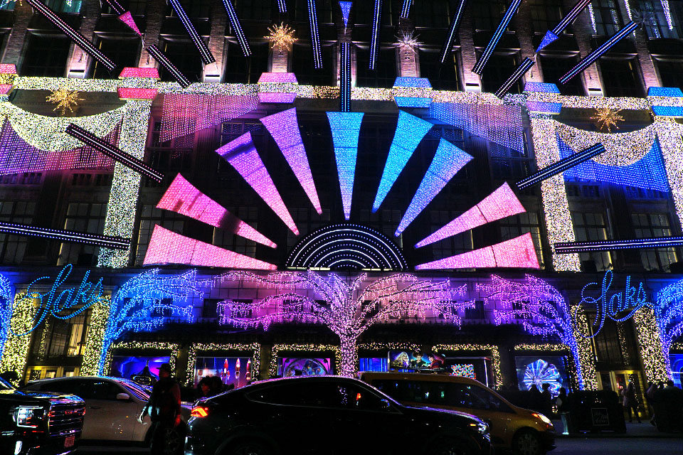 Christmas window displays in NYC: Saks Fifth Avenue's light show