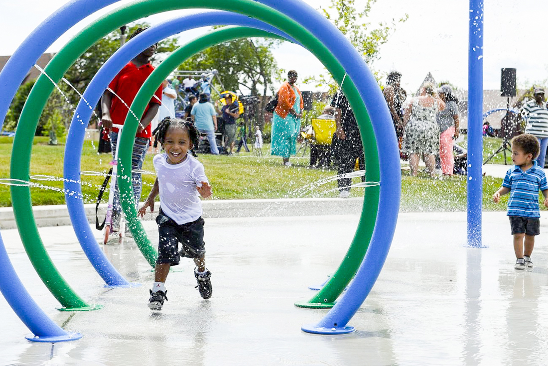 Water comin' at you from all sides! Photo courtesy of the Chicago Park District