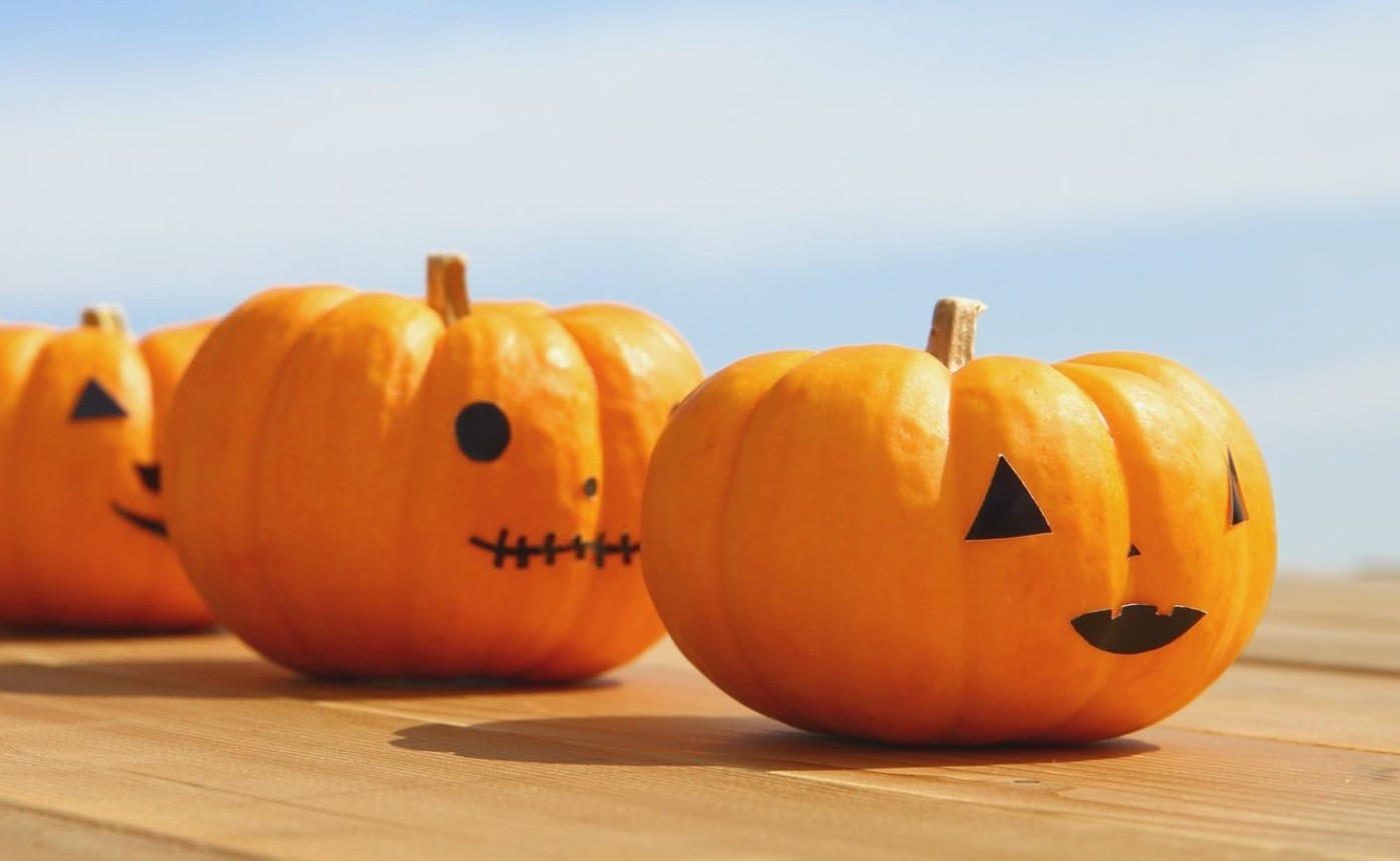 use black construction paper to decorate jaco o'lantern faces on pumpkins