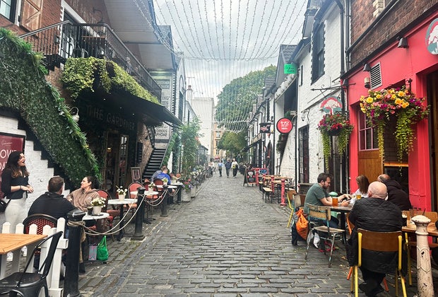 Ashton Lane: Glasgow with Kids
