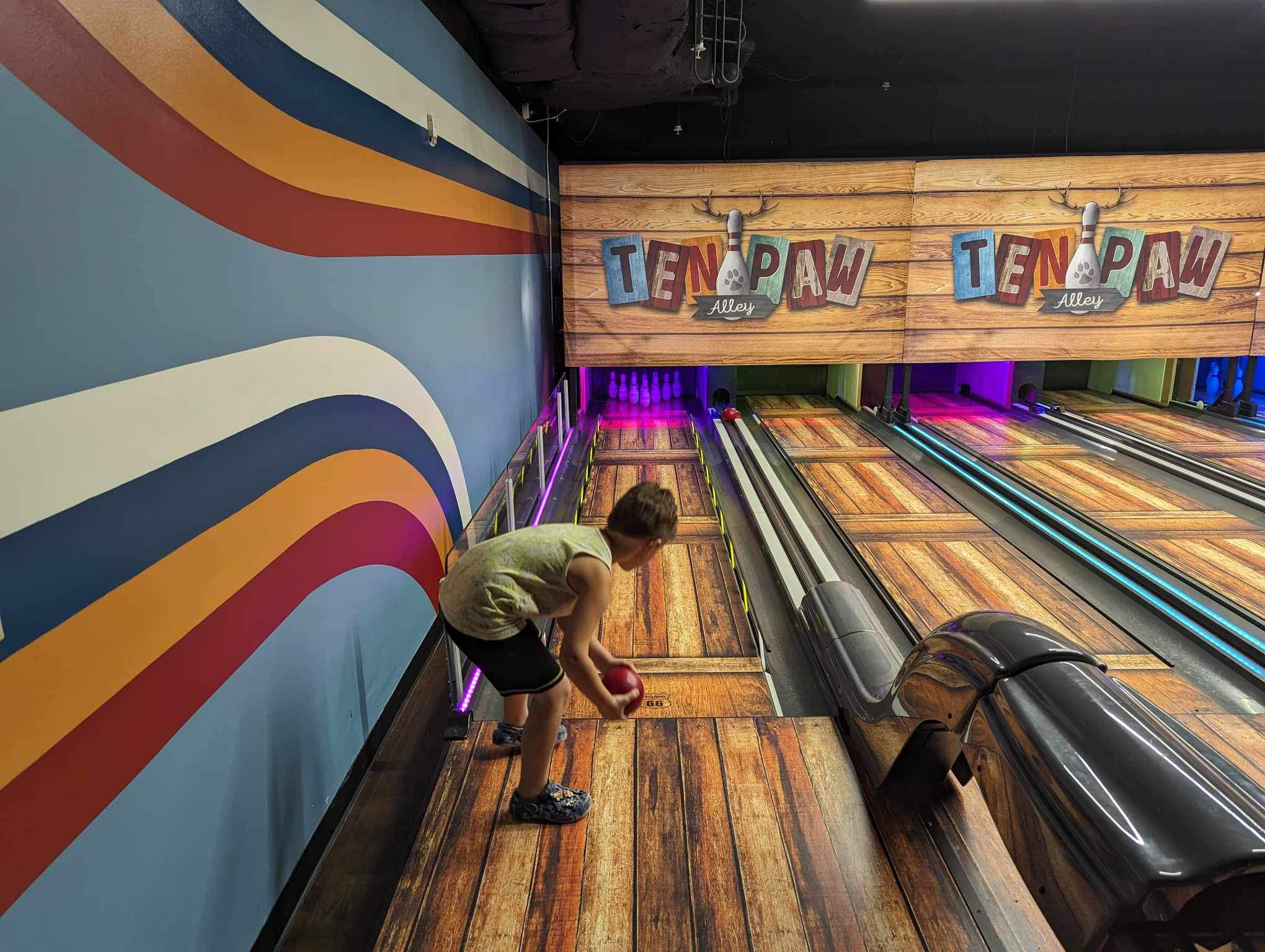 Great Wolf Lodge Poconos: Ten Paw Alley