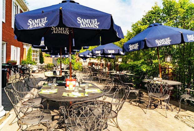 Chicago-Area Outdoor Restaurants for Families: Hackney's
