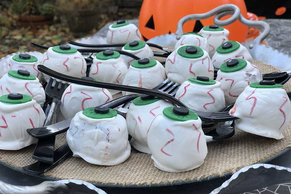 Halloween Activities for Kids: Eyeball Cake Pops