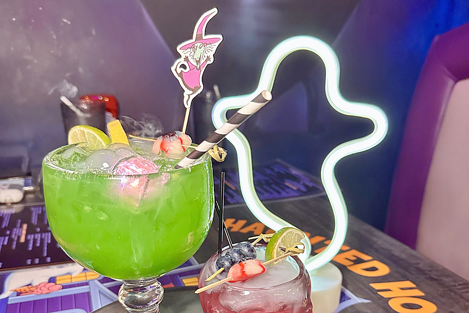 Haunted House of Hamburgers: Bubbling mocktails on a table