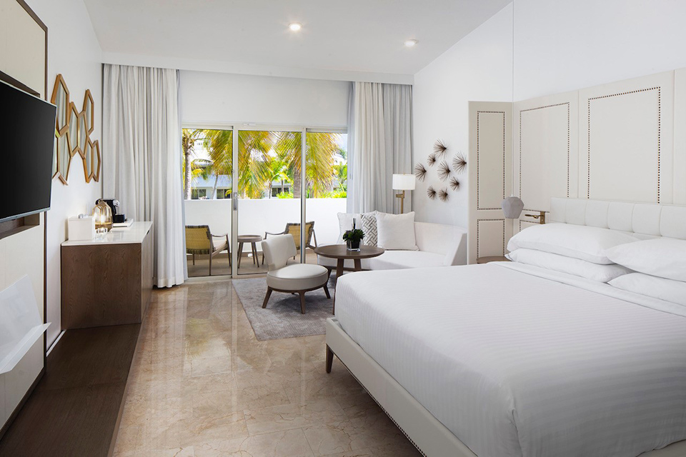 Embrace Tranquility at the Hyatt Regency Grand Reserve Puerto Rico: hotel room with balcony