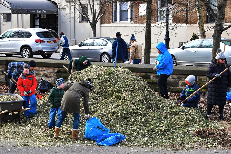 NYC Parks sponsors Mulchfest events citywide. Photo courtesy of NYC Parks