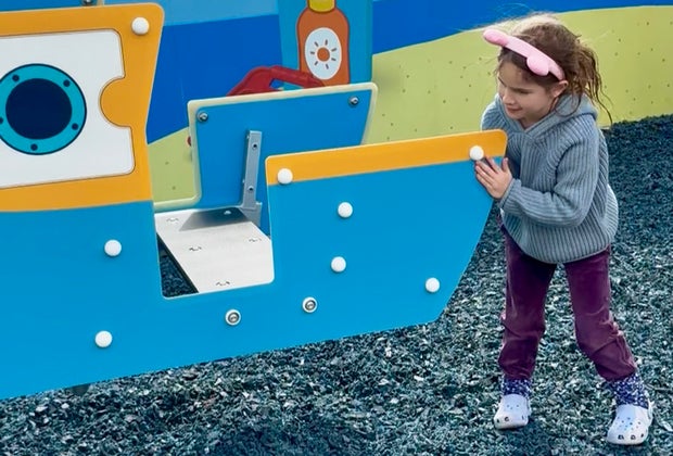 girl play with Grandpa Pig’s Boat: Peppa Pig Playground Debuts at Legoland New York