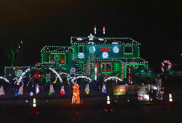 Open on Christmas on Long Island: King Avenue Christmas lights