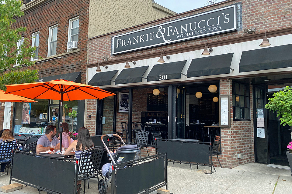 Exterior view of Frankie and Fanucci's in Mamaroneck