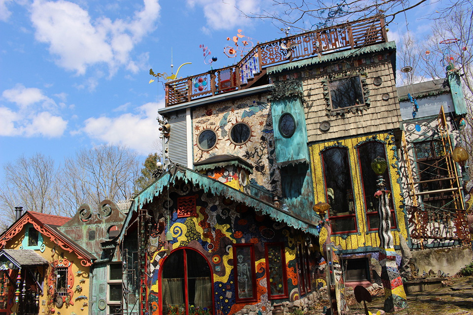 Luna Parc an house that is a piece of artwork