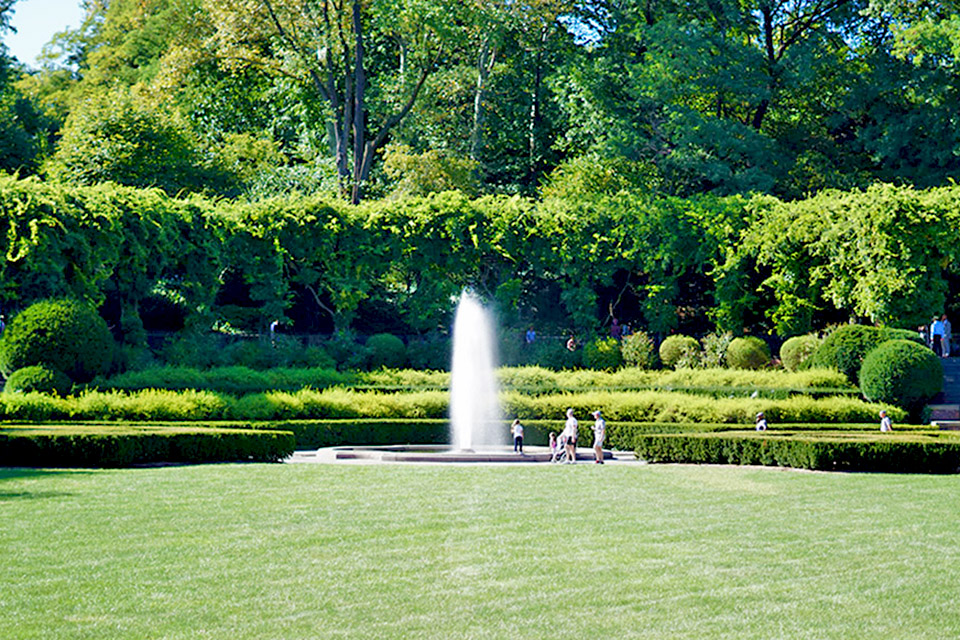 Navigate NYC with Kids: Conservatory Garden at Central Park