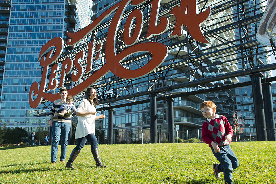 Navigate NYC with Kids: Gantry Plaza State Park