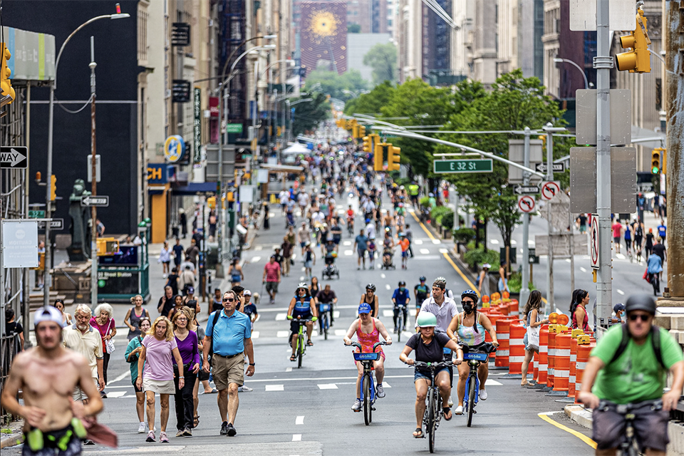Summer Streets returns Saturdays August 6, 13, and 20, with eight-plus miles of car-free fun running from East Harlem to the Brooklyn Bridge.