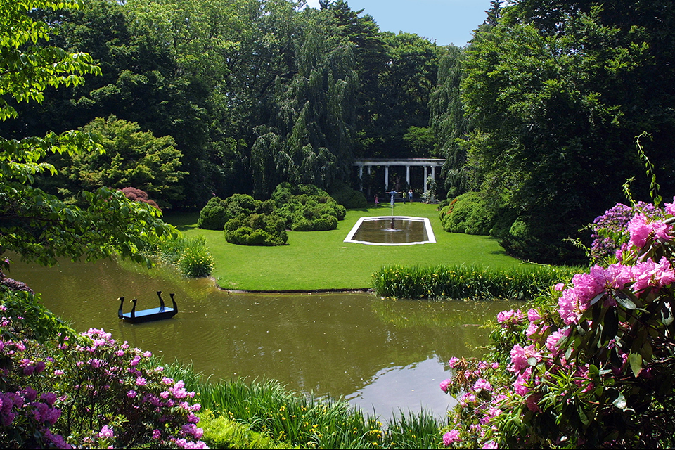 Nature's colors come alive at Old Westbury Gardens.