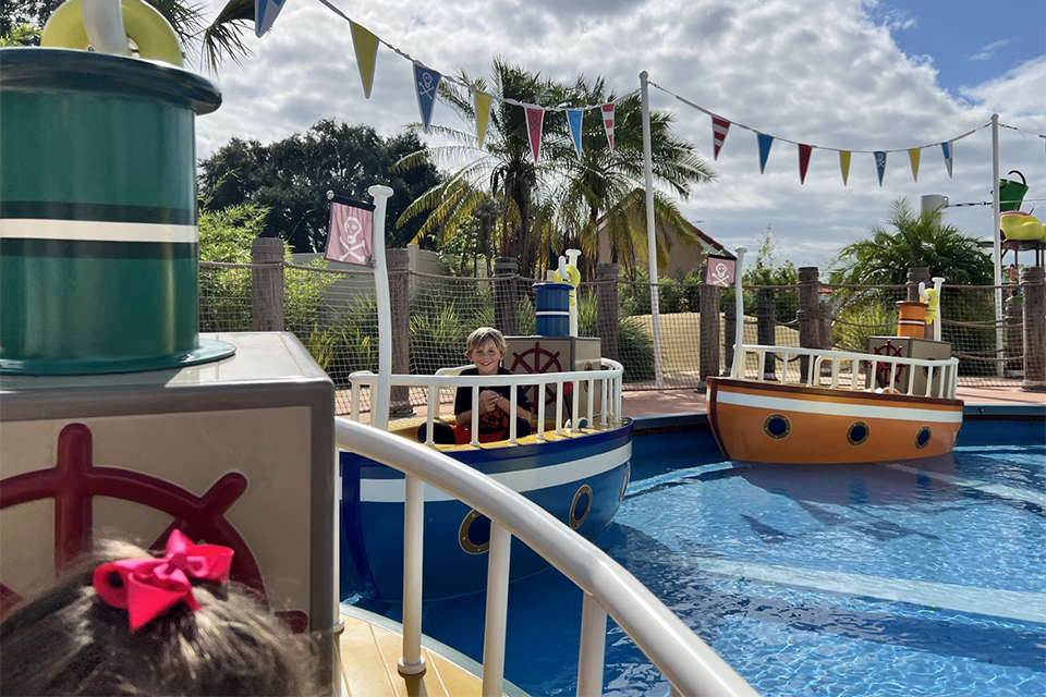 Peppa Pig Theme Park: Grandad Dog's Pirate Boat Ride