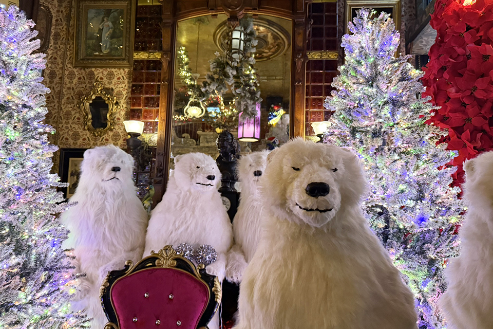 Oscar Wilde offers a Victorian-era Christmas vibe and plenty of ambiance for a seasonal meal out.