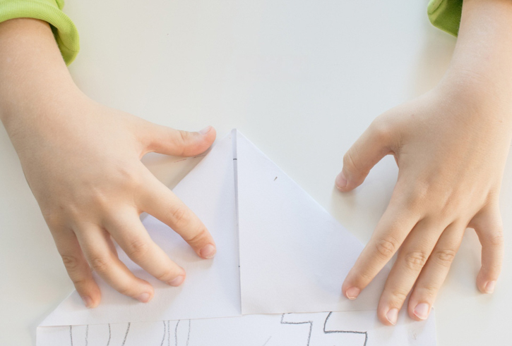 How to make paper airplanes, fun activities for kids, aerodynamic experiments