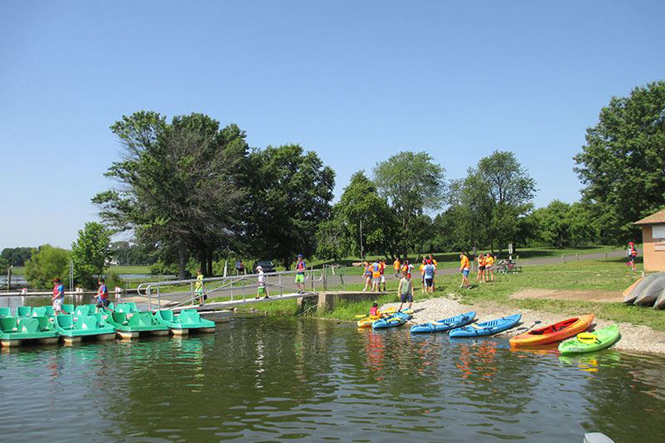 Best Philadelphia Parks for Birthday Parties: boating activities at Core Creek Park.