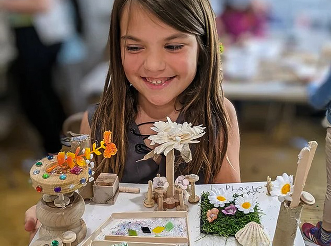 Creative  storytelling turns into a work of art. Photo courtesy of RAZ Land Art Classes