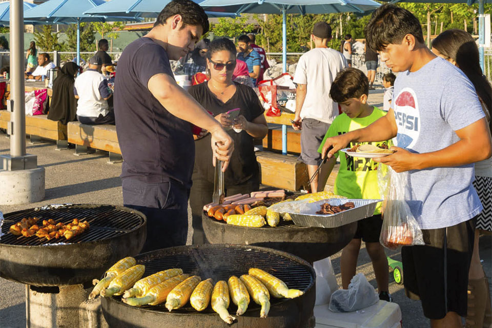 Enjoy the cool breeze coming off New York Harbor while barbecuing in Brooklyn Bridge Park. Photo by Etienne Frossard