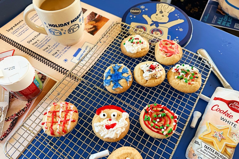 Pillsbury Let It Dough Suite: Christmas cookies