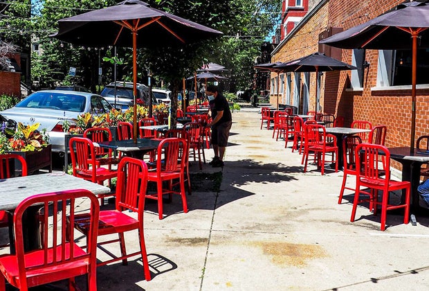 Chicago-Area Outdoor Restaurants for Families: Roots Pizza
