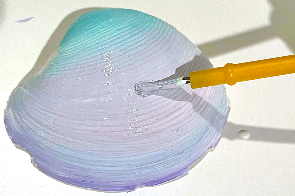 Seashell crafts are a fun way preserve beach-day memories. 