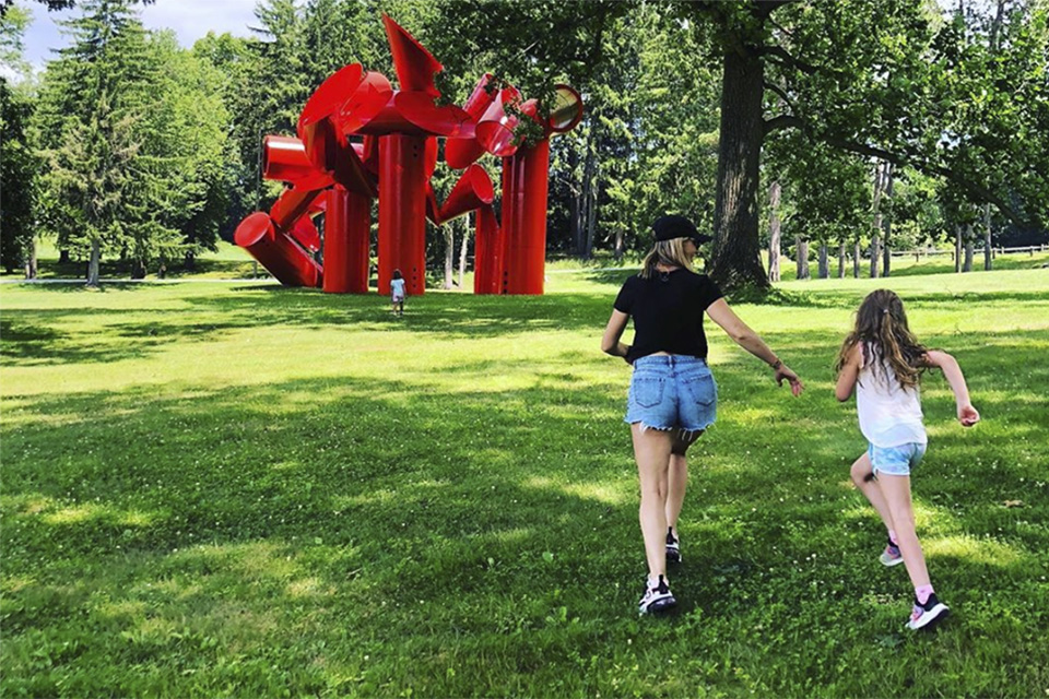 Storm King's towering pieces beg visitors to draw closer. Photo courtesy of @jenterratravels