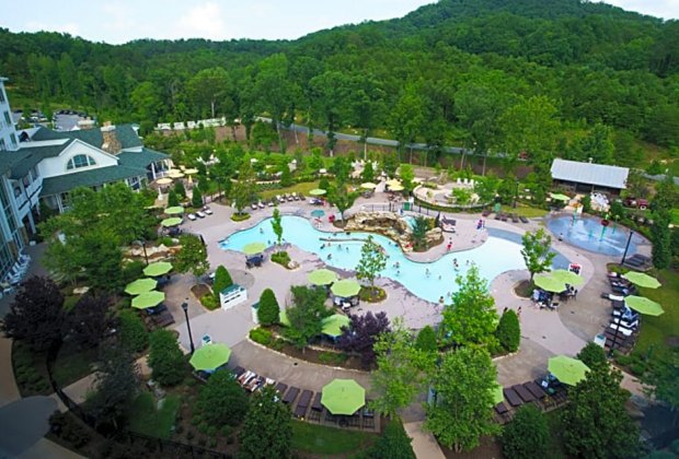 Stay right on Dollywood's property at the DreamMore Resort & Spa.