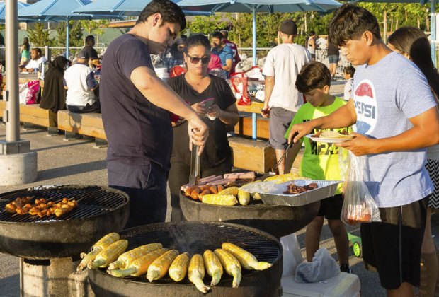 Enjoy the cool breeze coming off New York Harbor while barbecuing in Brooklyn Bridge Park. Photo by Etienne Frossard