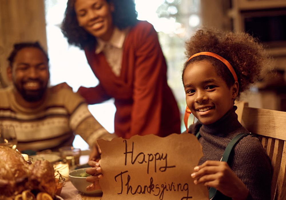 Image of family at Thanksgiving - Restaurants open on Thanksgiving 