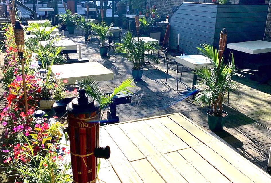 The Royal Grocer is a Bucktown neighborhood family-friendly restaurant (with tiki torches)!