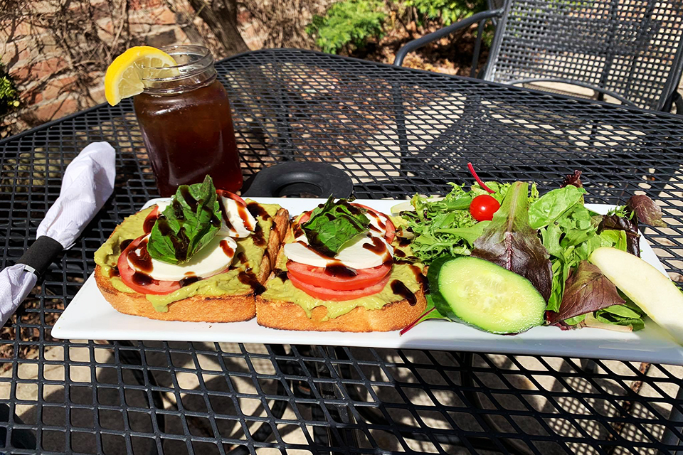 Chicago-Area Outdoor Restaurants for Families: The Hen House